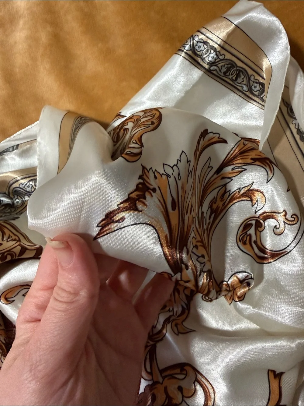 Unknown brand- White and Gold Baroque Silk feeling square Scarf